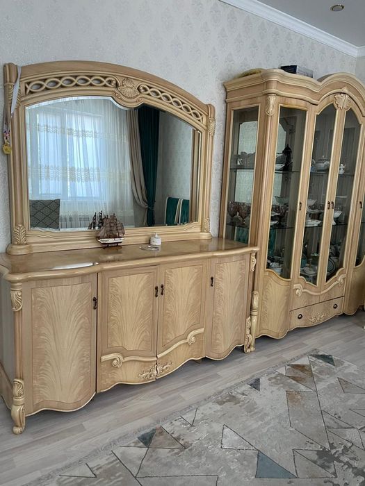 Мебельный комплект для гостиной/столовой

Буфет с зеркалом

Сервант