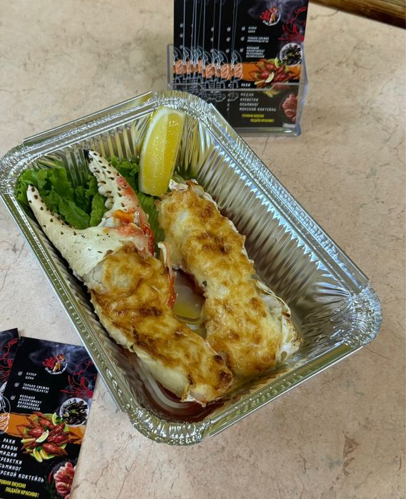 Цельный краб, клешни, лобстер