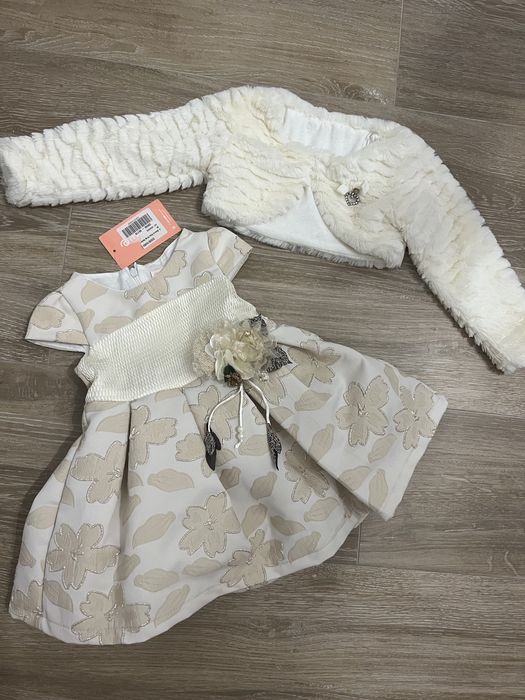 Nou! Vand rochita eleganta cu blanita 12 luni