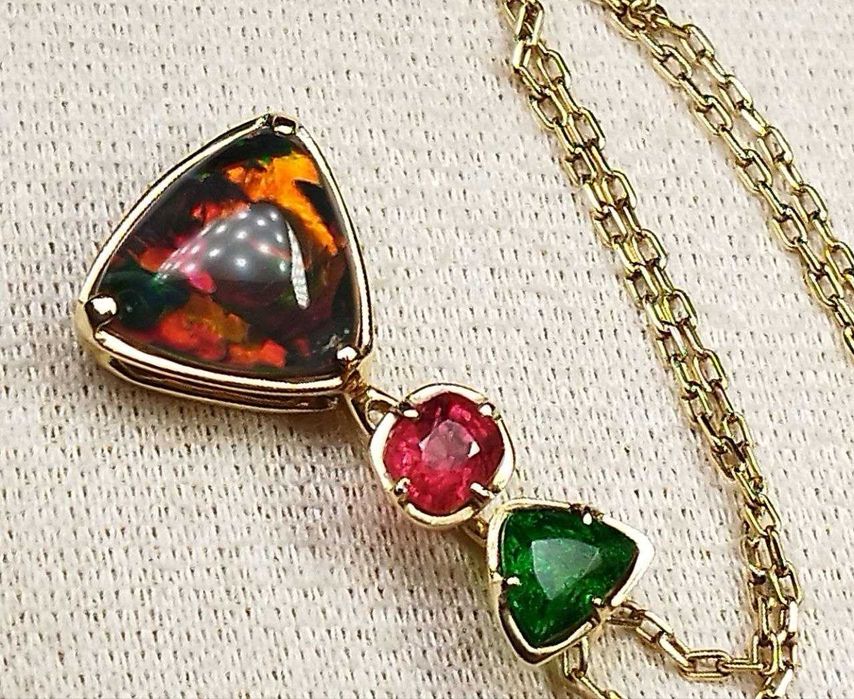 Black Opal Pendant – реверсивен медальон с невероятен черен опал!