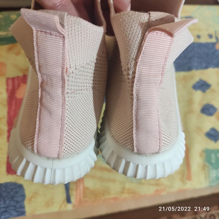 Дамски маратонки-15 лв . / чифта