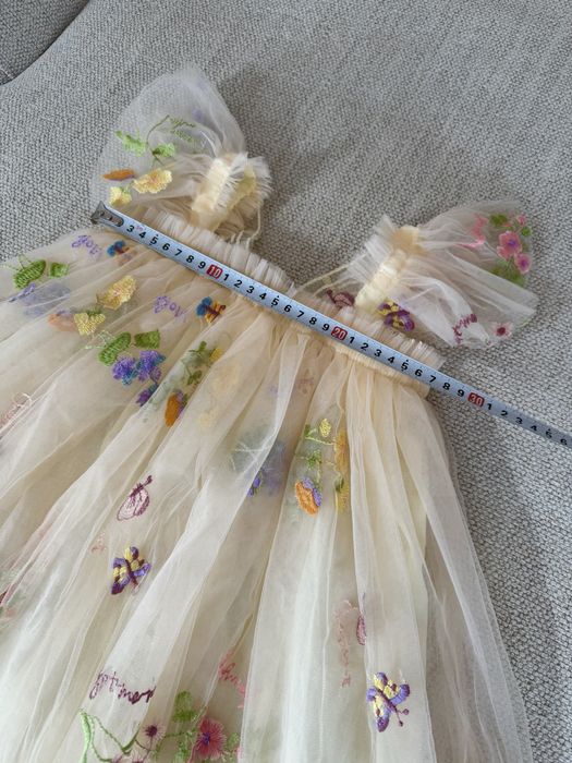 Rochie cu tulle si fluturas crem fetițe