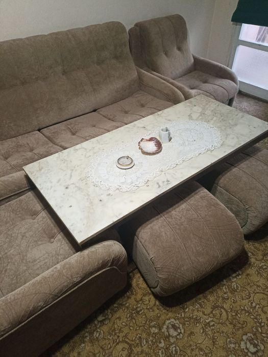 Холова гарнитура с маса