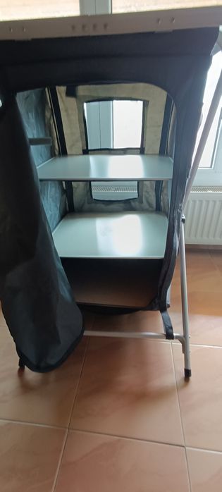 Сгъваем шкаф за къмпинг.