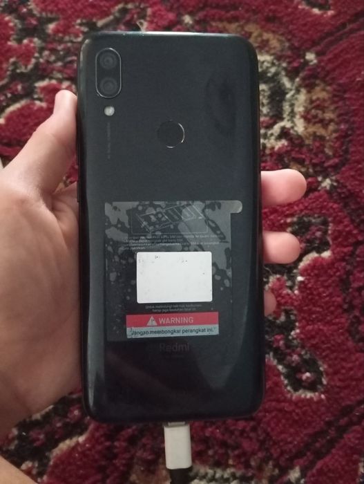 Redmi 7 holati yaxshi faqat sensori salgina singan
