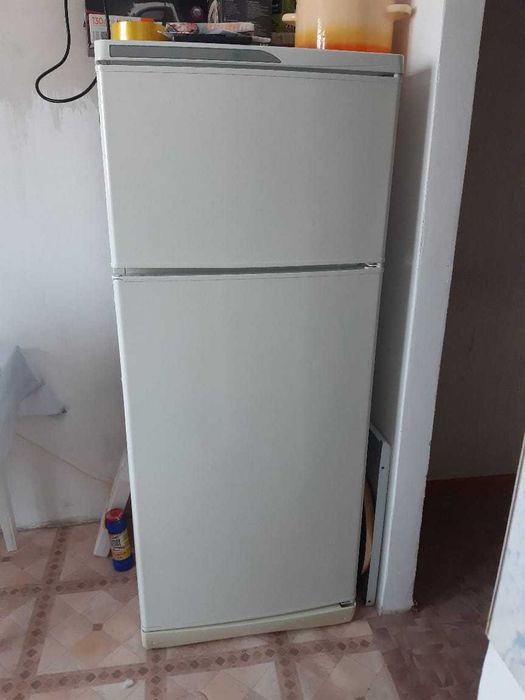 холодильник Стинол  среднего размера