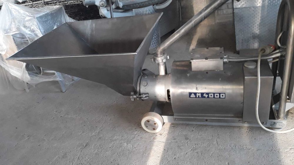 Vand utilaje de macelarie .