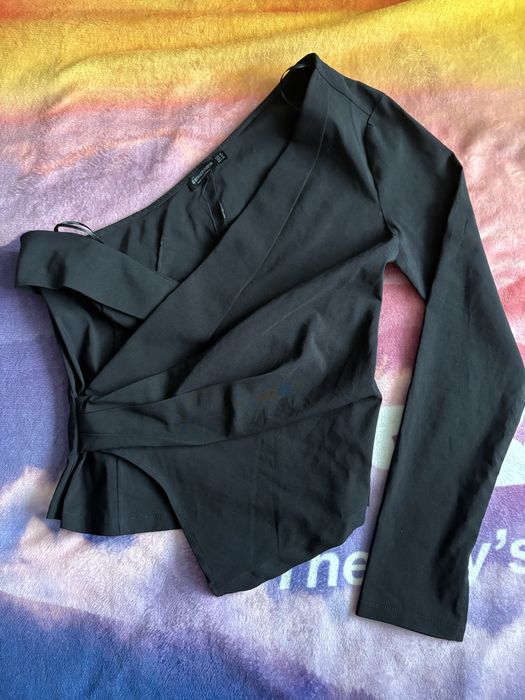 Къс топ с един ръкав на Stradivarius