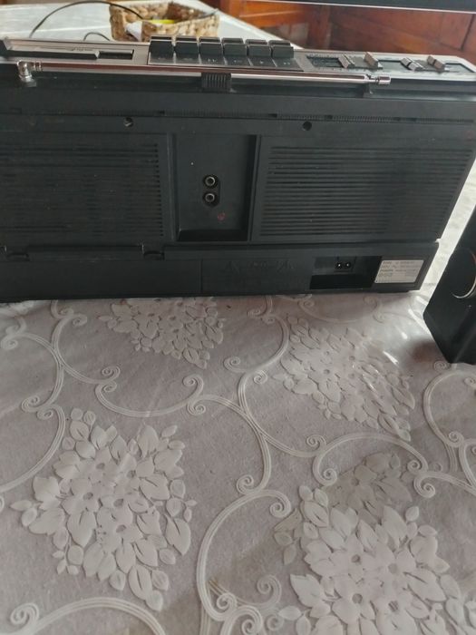 Vând radio casetofon Philips și radioGrunding Music 100 boy