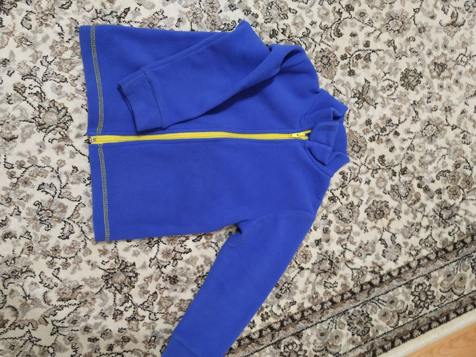 Продам кофты на мальчика 98 р