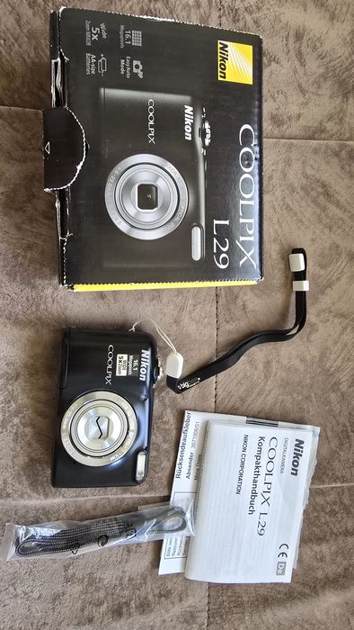 Фотоапарат Самсунг модел nv15  пълен комплект  и Никон L29