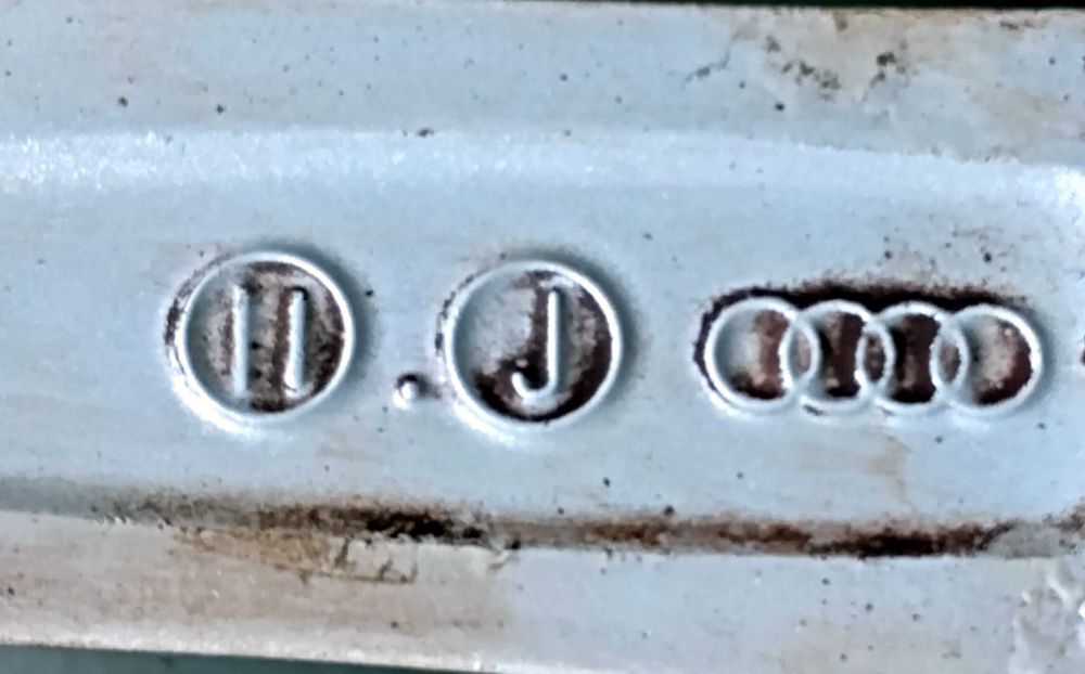 Продавам оригинални лети джанти 16" за Audi