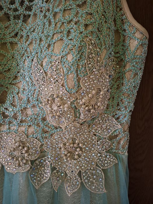 Rochie ocazie, turcoaz, din tiul, lungime 160 cm, purtata o singura data