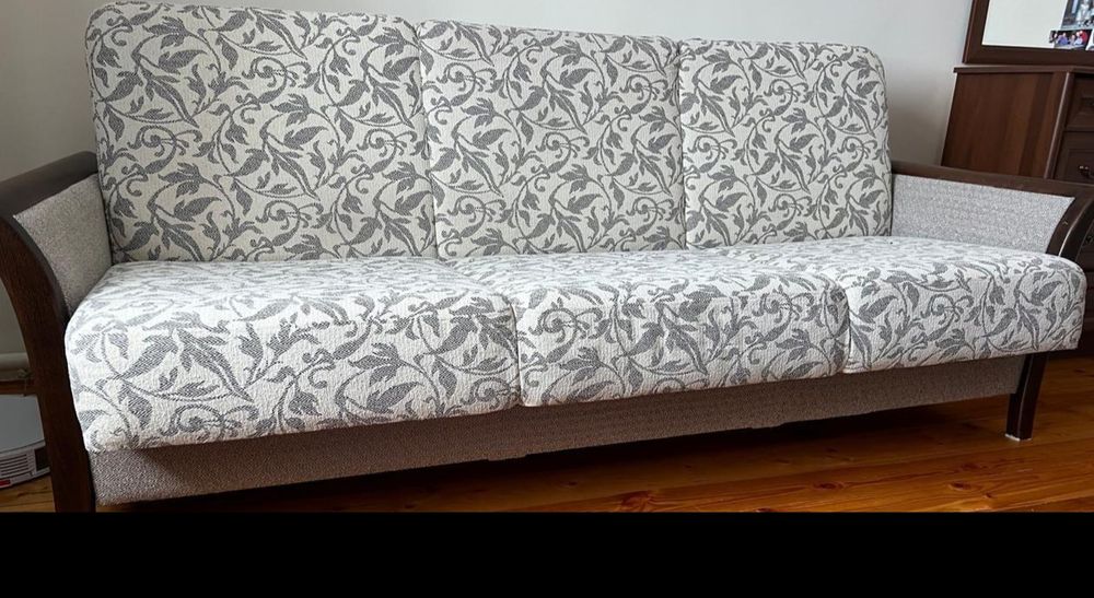 Диван вместе с креслами