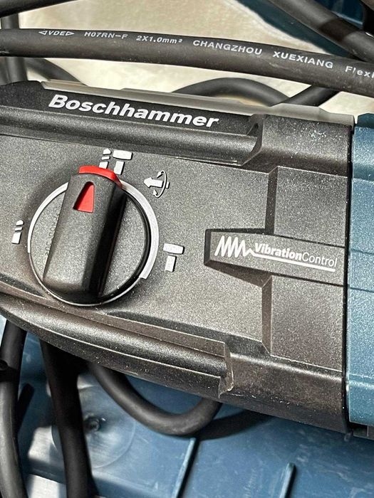 Rotopercutanta cu percuție Bosch Professional GBH 2-28 F (880W, diametru maxim de găurire în beton: 28 mm, set de 6 burghie, SDS-plus, în L-BOXX)