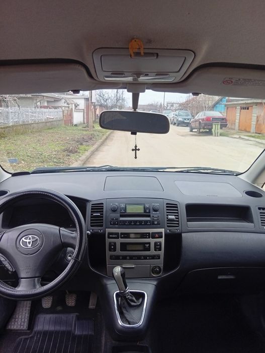 Тойота Корола версо