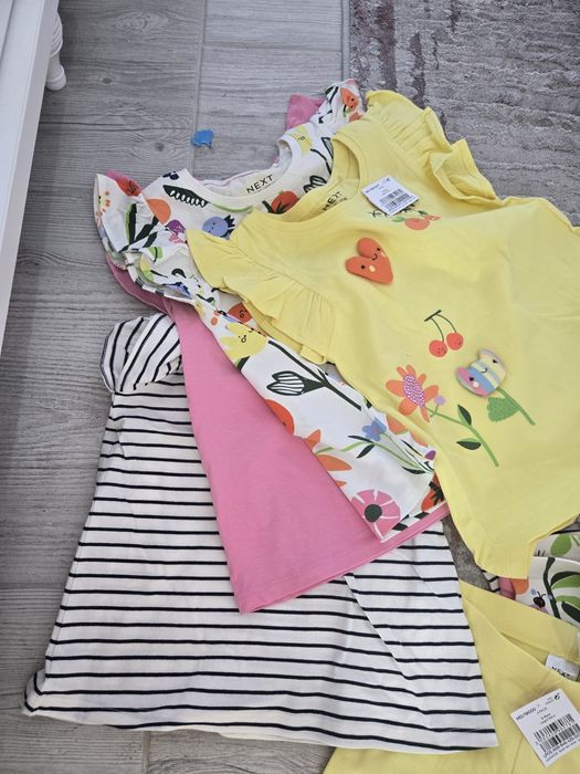 5 Seturi Next fetita