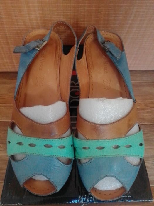 Продам женскую обувь