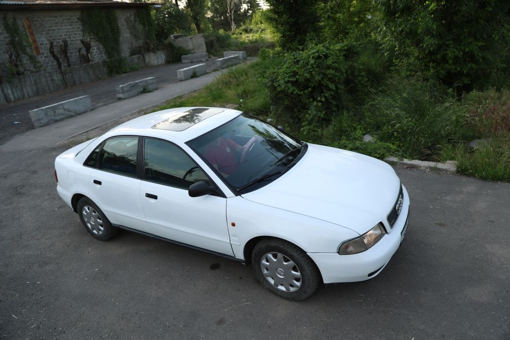 Продам машину audi a4