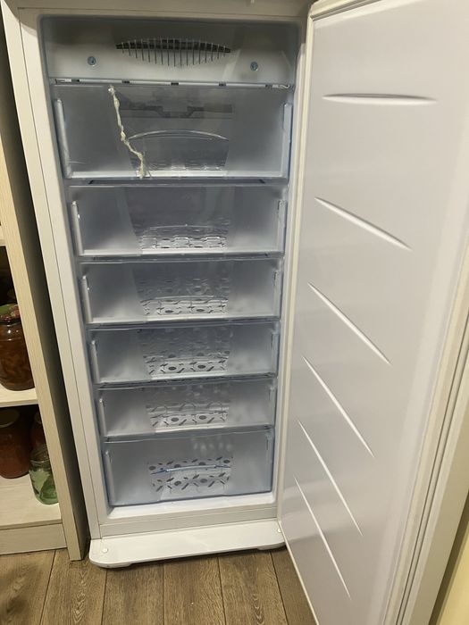 Морозильник вертикальный