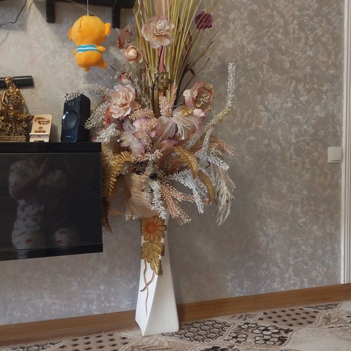 Продается декор 2 вазы с цветами для дома