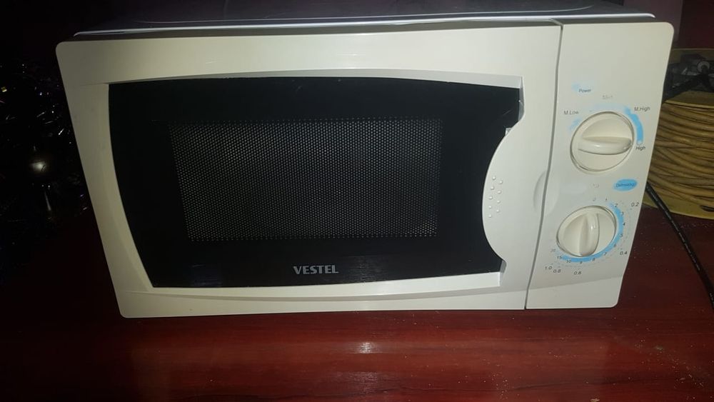 Продаю микроволновую печь бу