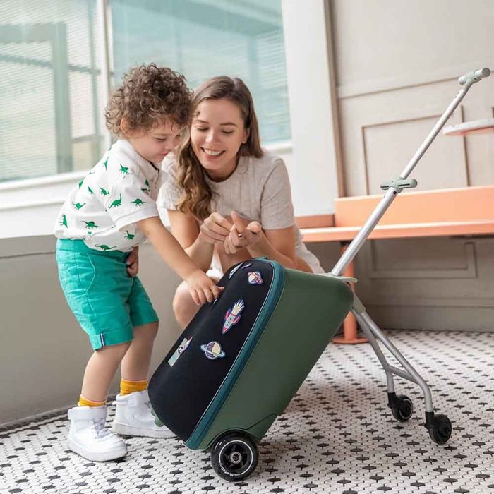 Продаётся чемодан каталка, ручная кладь, детский чемодан.