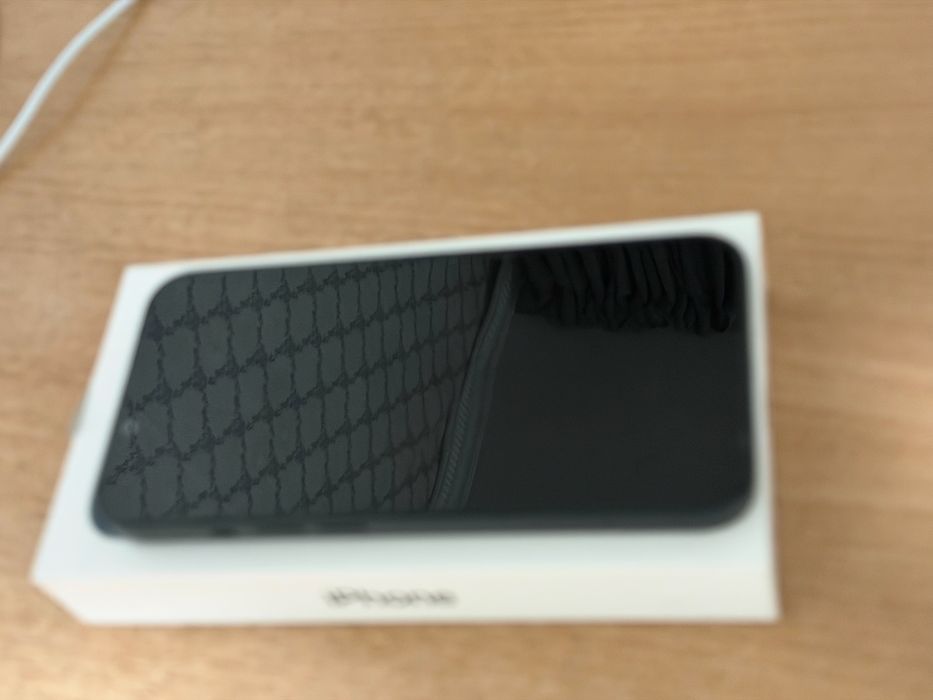Продам Iphone 13