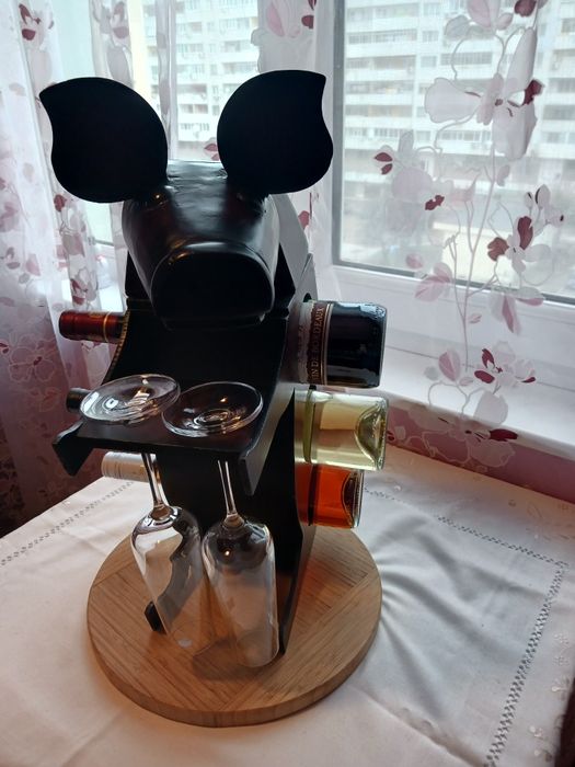 Оригинална дървена поставка за вино и чаши