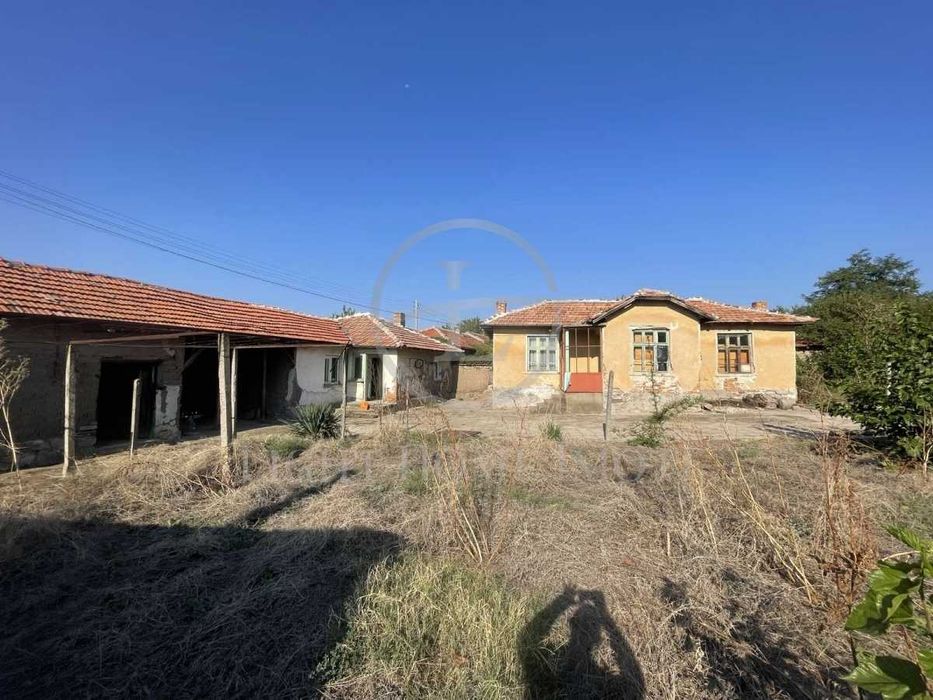 Реф. 2011 Къща с двор 2000 кв.м. / село Бяла Река