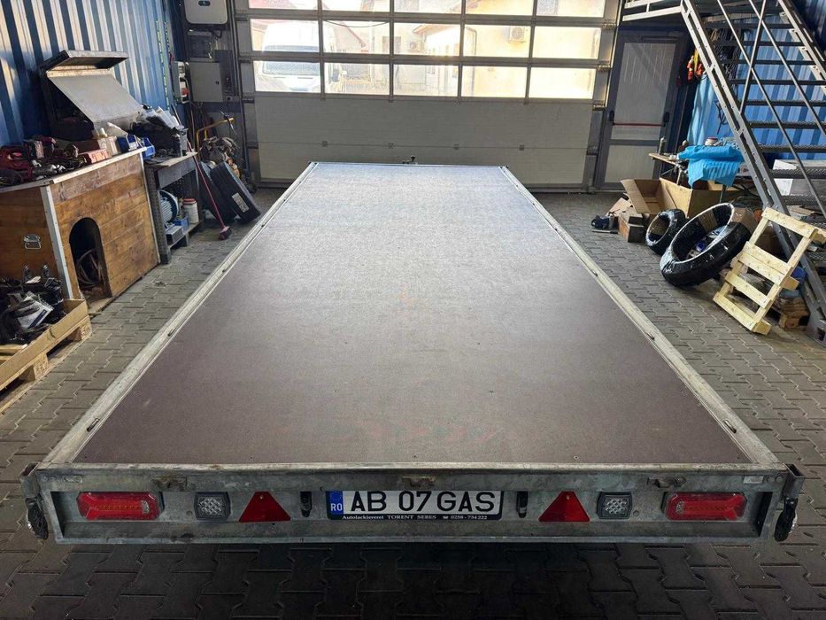 Remorca HUMBAUR 3500 kg inclusiv prelata an fabricatie 2015