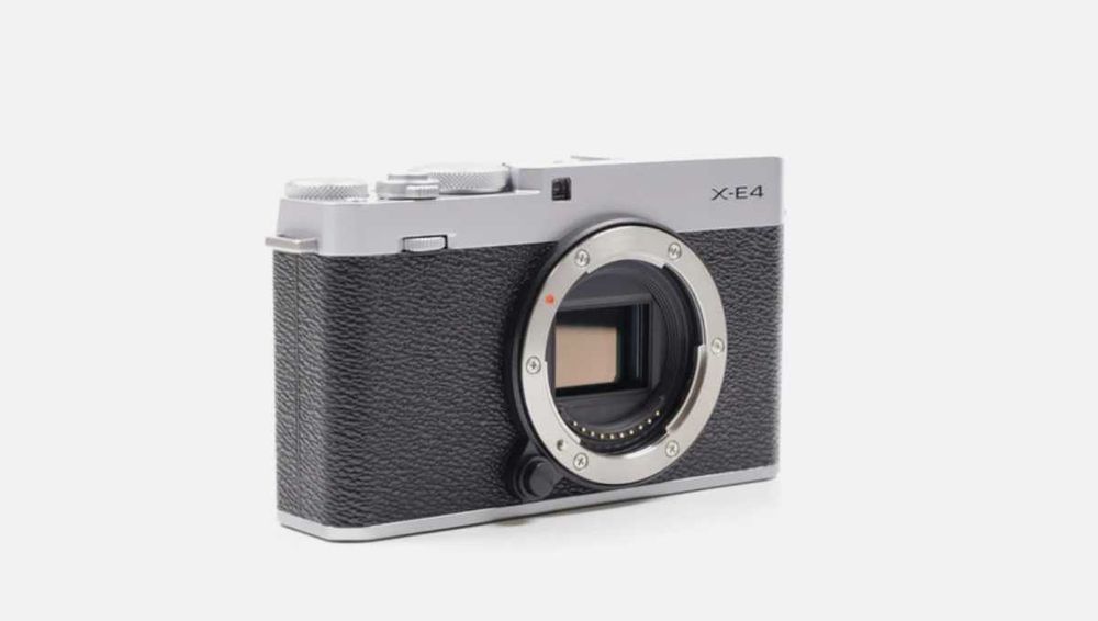Фотоаппарат беззеркальный Fujifilm X-E4 серебристый