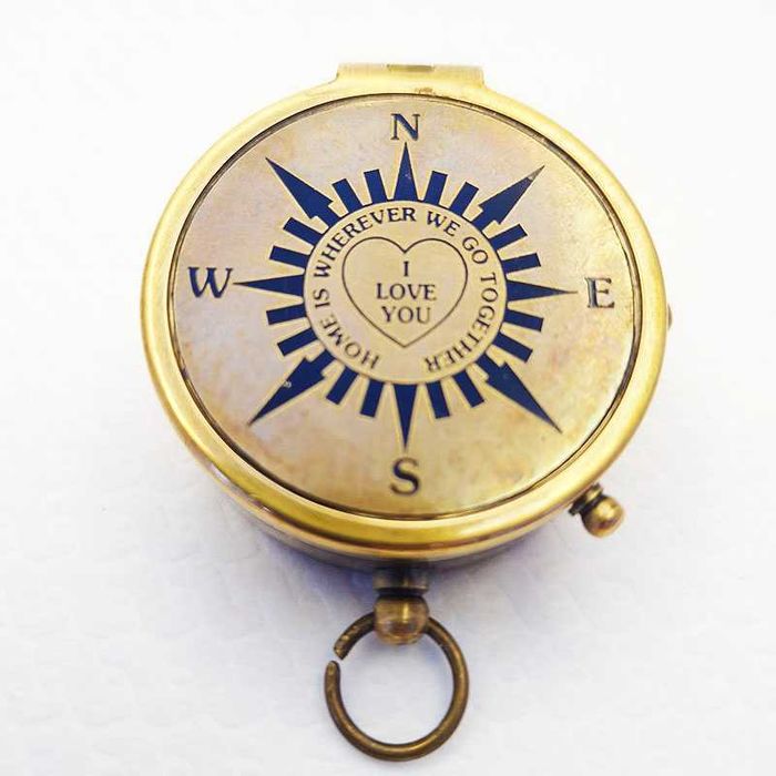 Компаси от бронз с гравюри за различни поводи