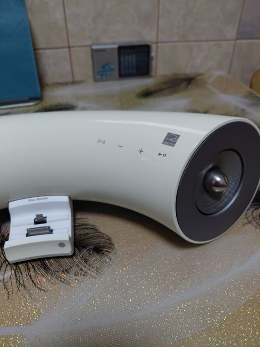 Vind boxa bluetooth si dock Samsung DA-E550