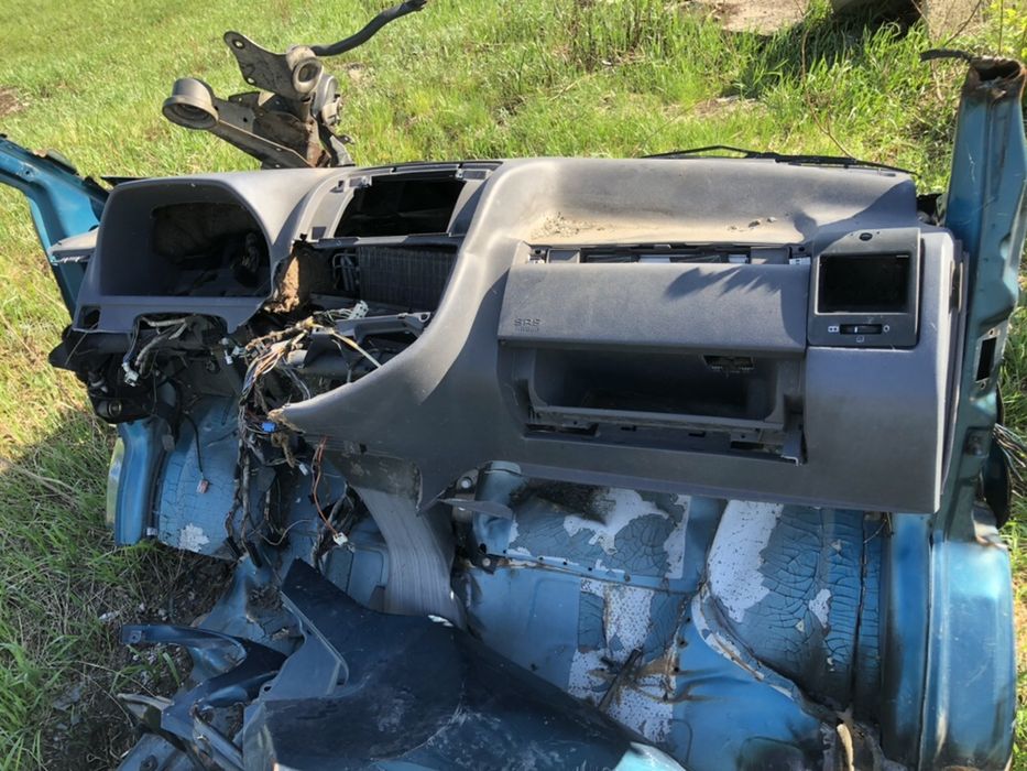 Мерседес Вито на запчасти , бампера нет.