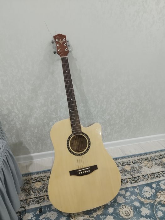 Продам гитару Madina