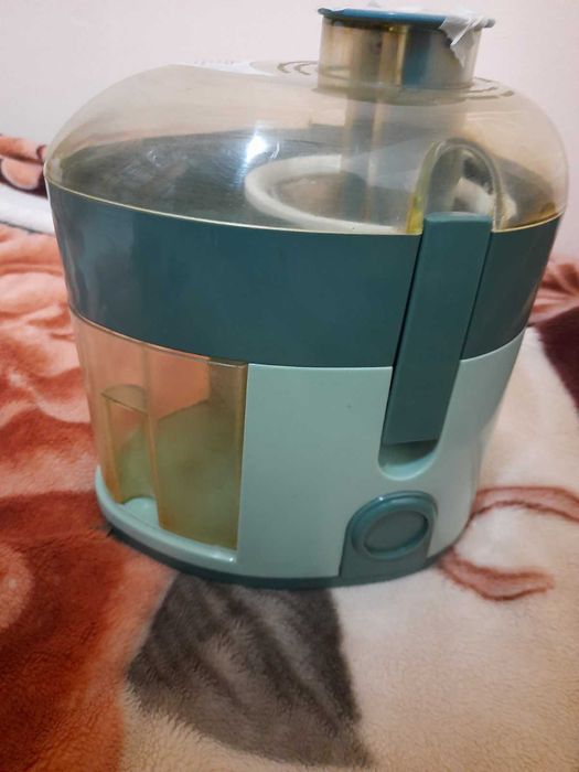 Сокоизтисквачка ELEKOM ЕК-300B в отлично състояние