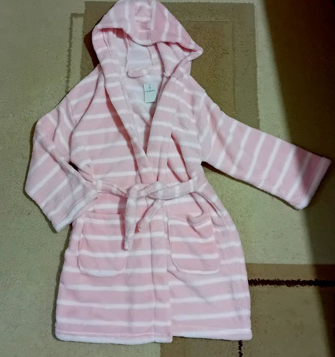 Ново домашно халатче  5/6г.