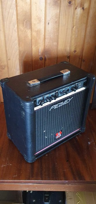 Peavey Rage 158 китарно комбо усилвател Squier by Fender соло китара