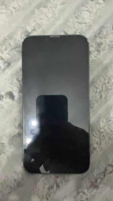 Телефон iPhone 13