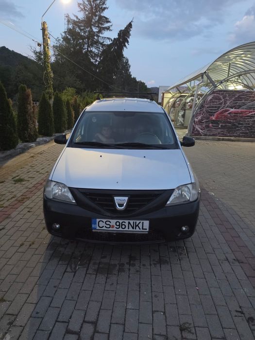 Vând Dacia  Logan