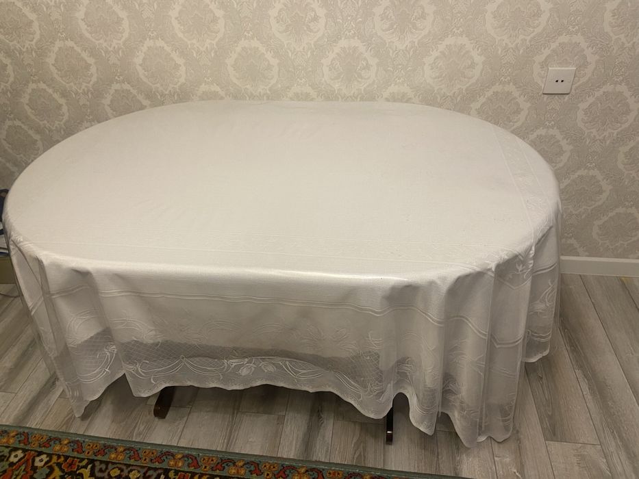 Продается стол и стулья