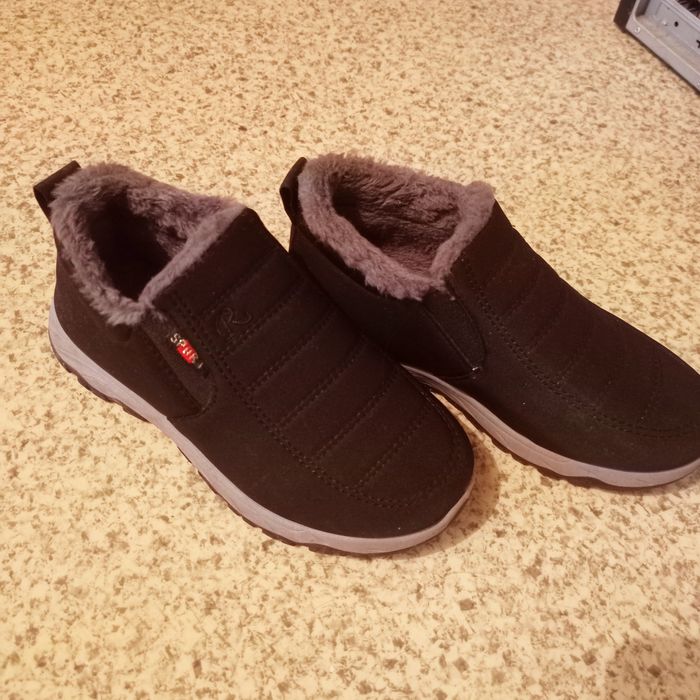 Продается утеплённые ботинки - кроссовки