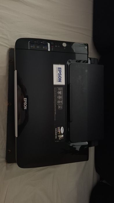 Imprimantă Multifuncțională Epson Stylus SX105 (3 în 1 - Print, Scan, Copy)