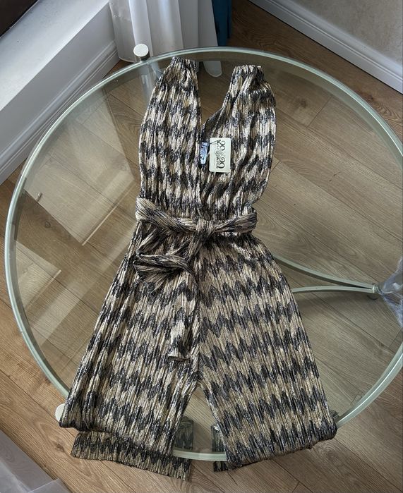 Salopetă ocazie 2929 Creative Fashion, nouă cu etichetă, fir auriu metalic