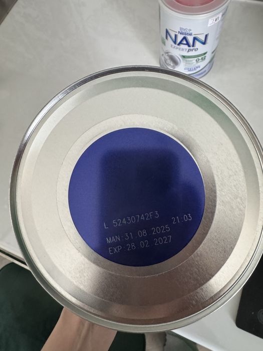 Продам смеси NAN тройной комфорт и кисломолочная
