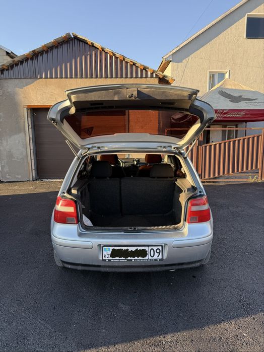 Продаю Volkswagen Golf4 2003.  Хэтчбэк.