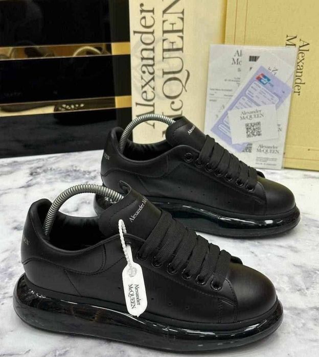 Alexander Mcqueen – Negru cu talpa din perna de aer Dobroesti • OLX.ro
