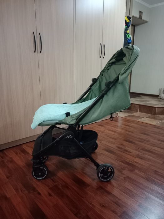 Коляска детская Joie