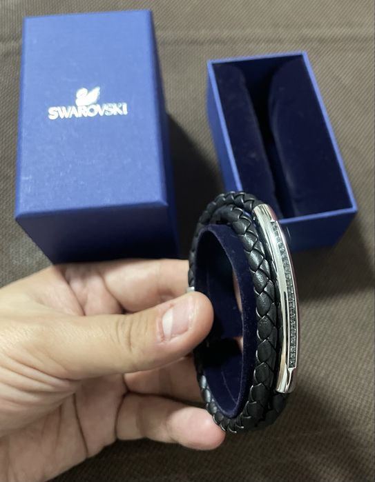 Bratara barbateasca Swarovski Gesture in leather Cristallo.